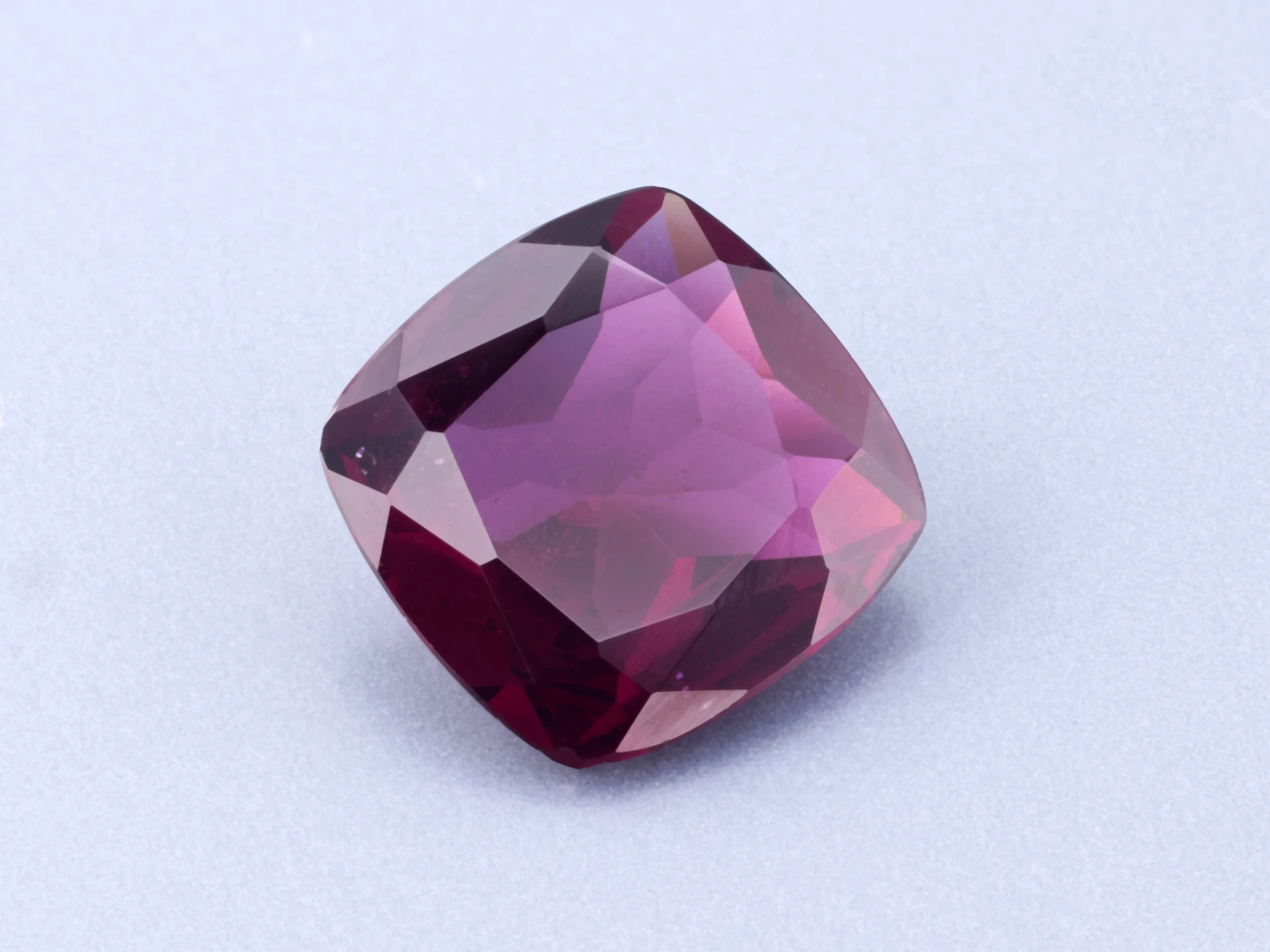 [GRAB0900X15] Rhodolite Garnet 9.00mm Square Cushion