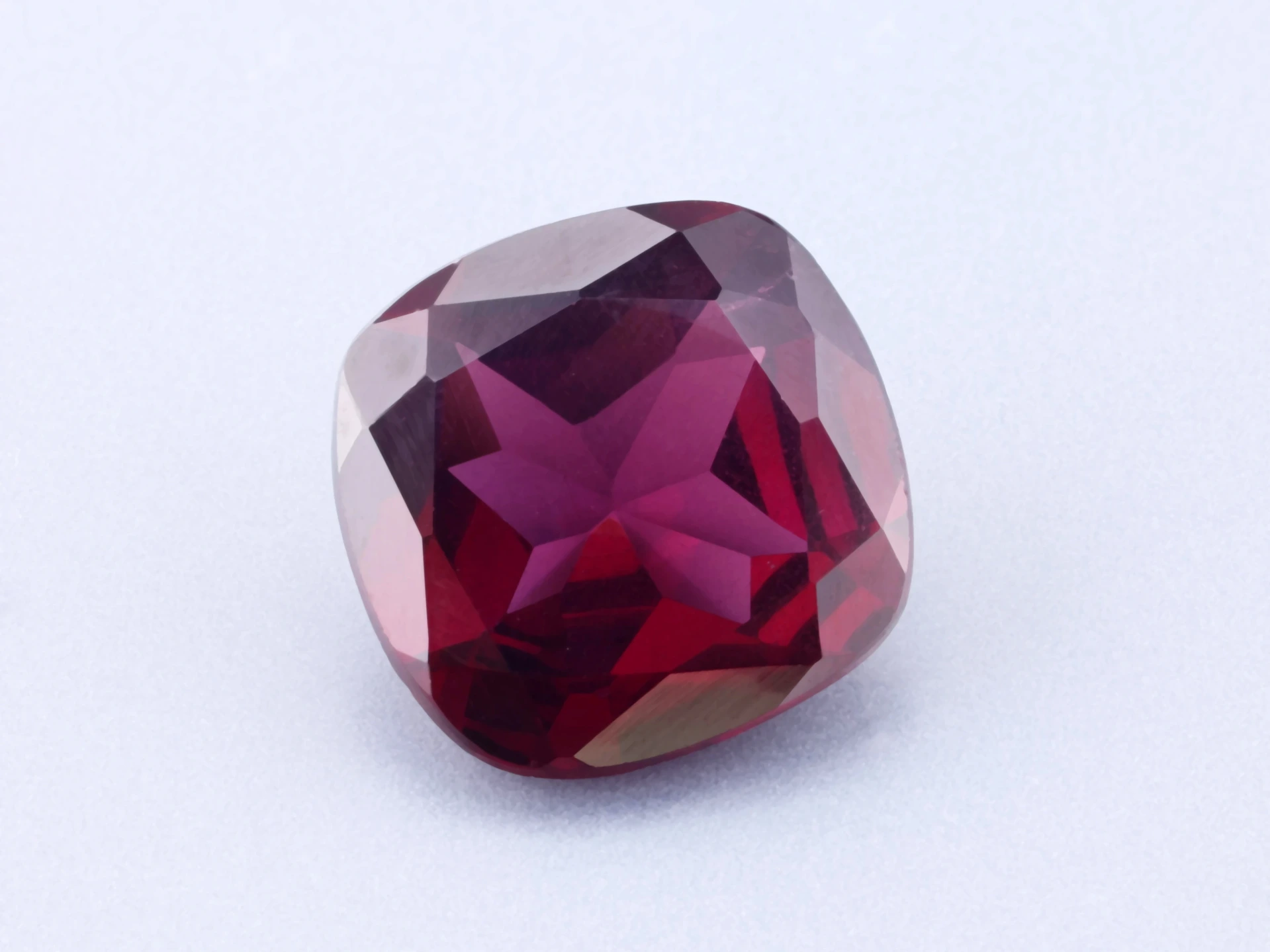 [GRAB0900X16] Rhodolite Garnet 9.00mm Square Cushion