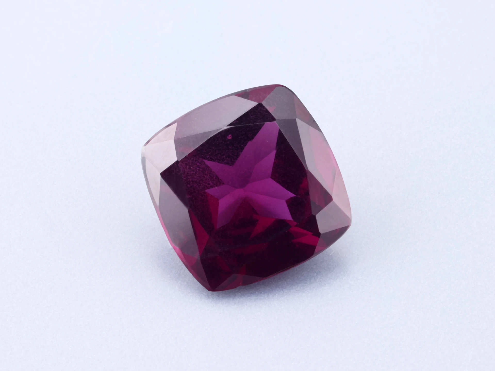 [GRAB0900X17] Rhodolite Garnet 9.00mm Square Cushion