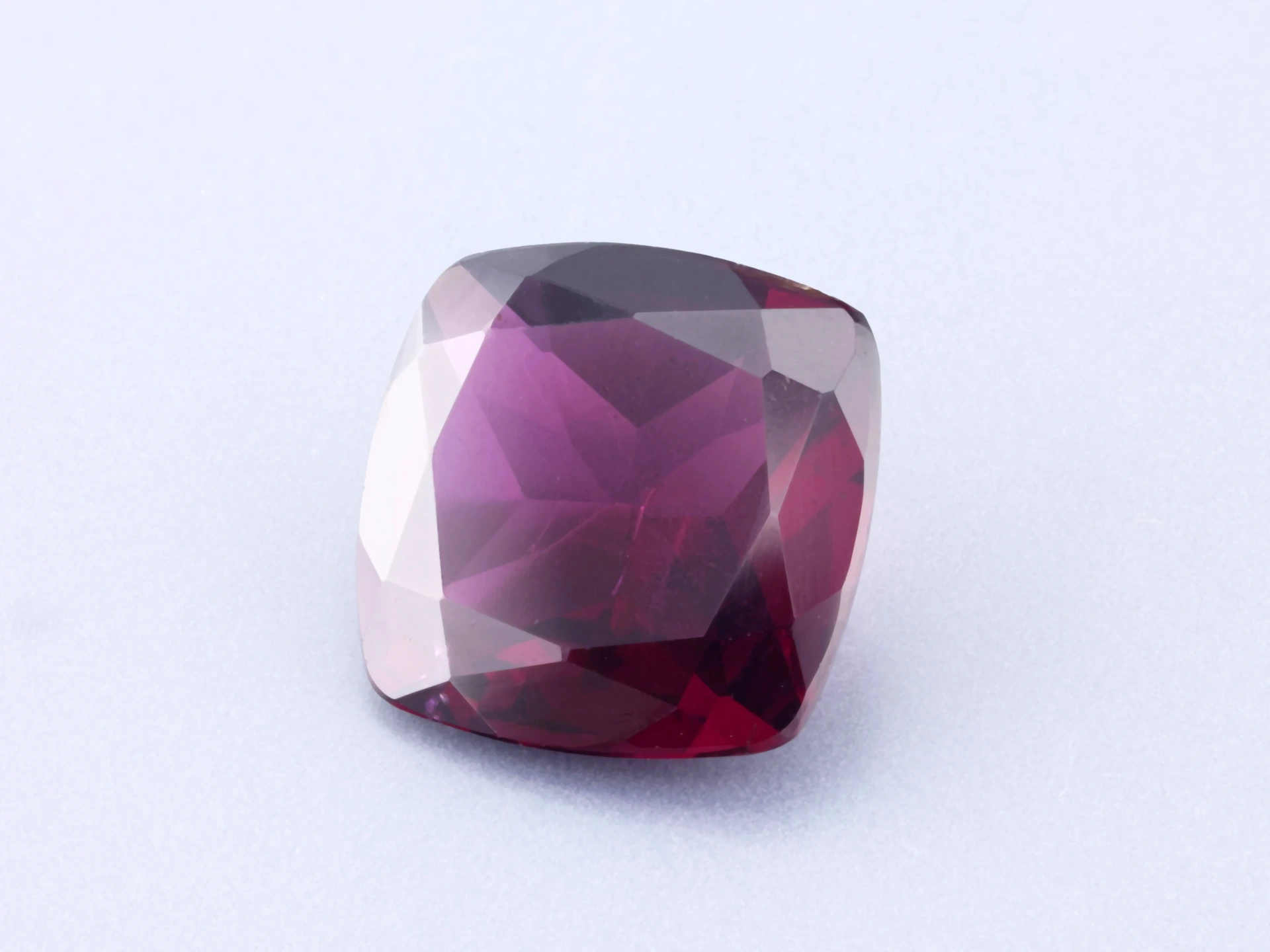 [GRAB0900X18] Rhodolite Garnet 9.00mm Square Cushion