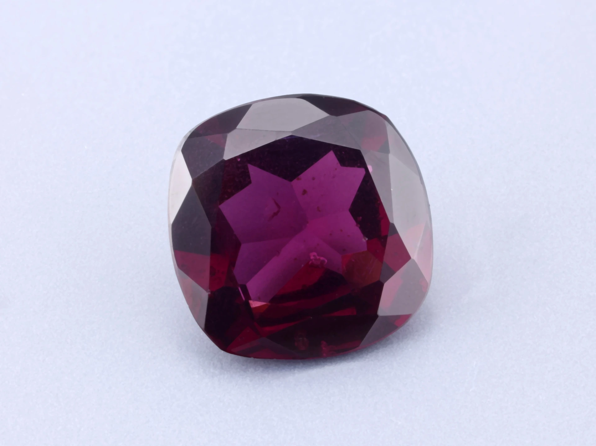 [GRAB0900X19] Rhodolite Garnet 9.00mm Square Cushion