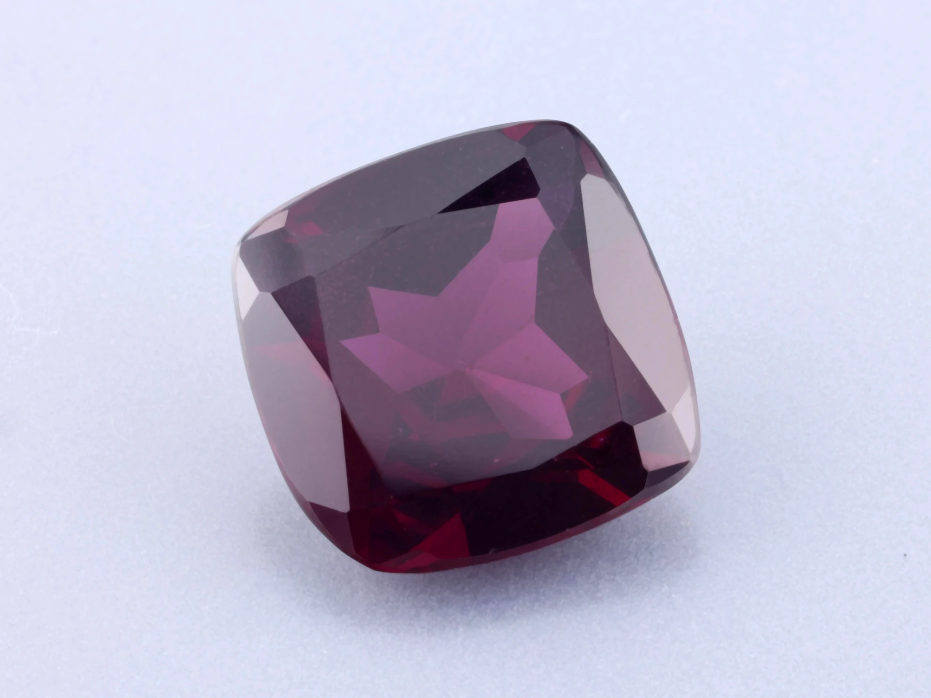[GRAB0900X20] Rhodolite Garnet 9.00mm Square Cushion
