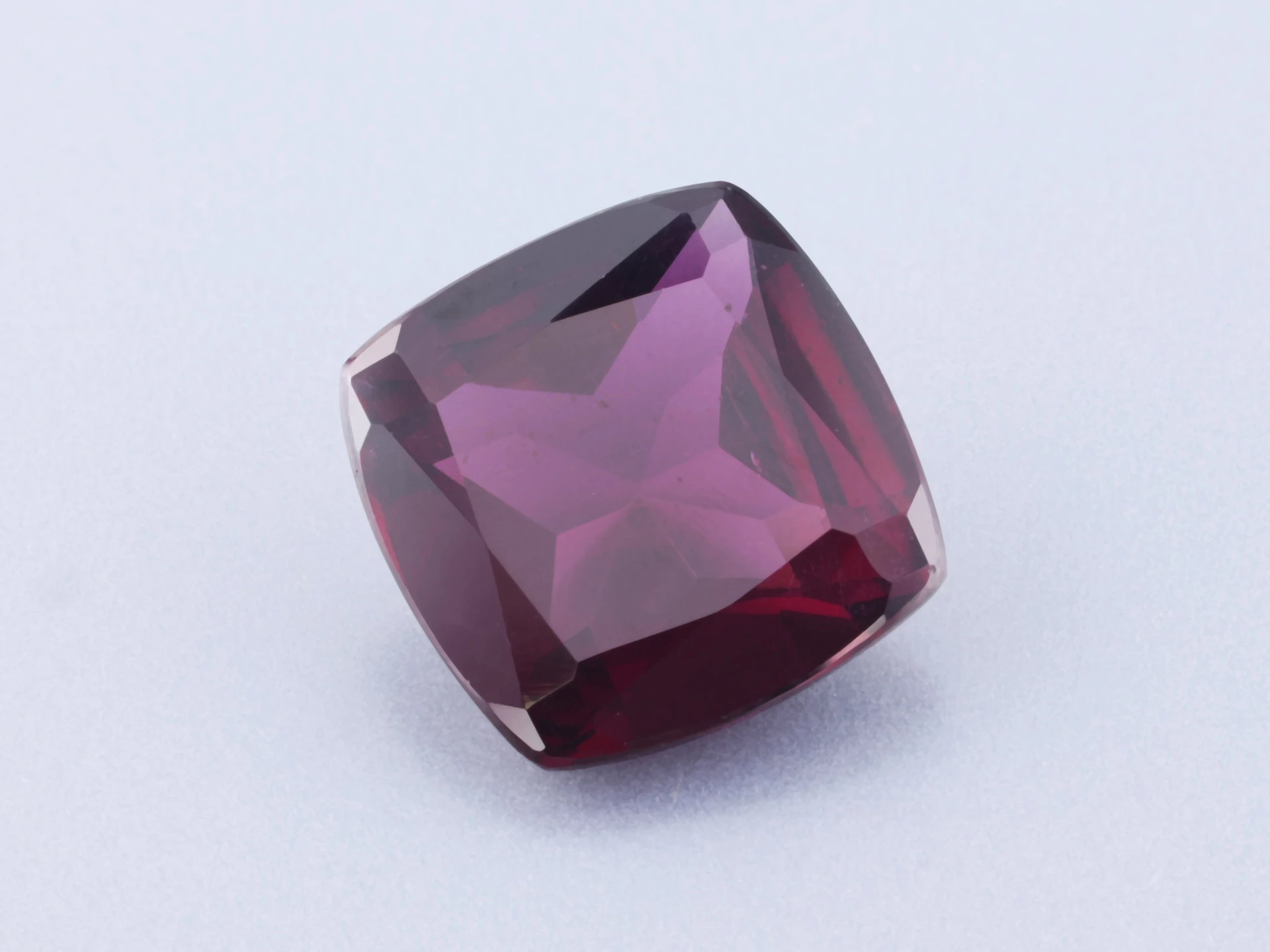[GRAB0900X22] Rhodolite Garnet 9.00mm Square Cushion