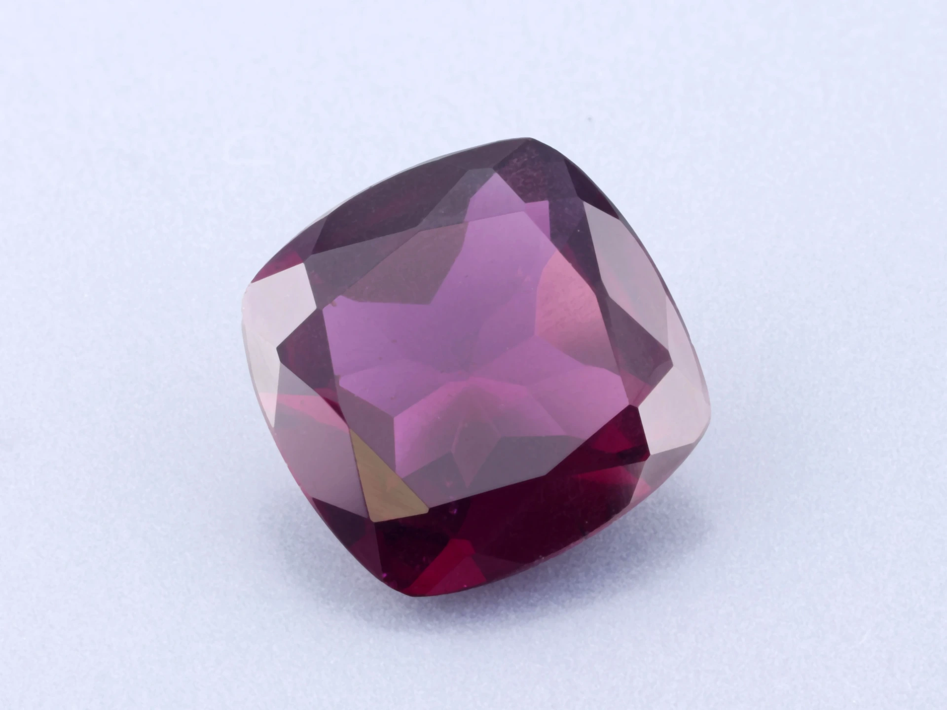 [GRAB0900X23] Rhodolite Garnet 9.00mm Square Cushion