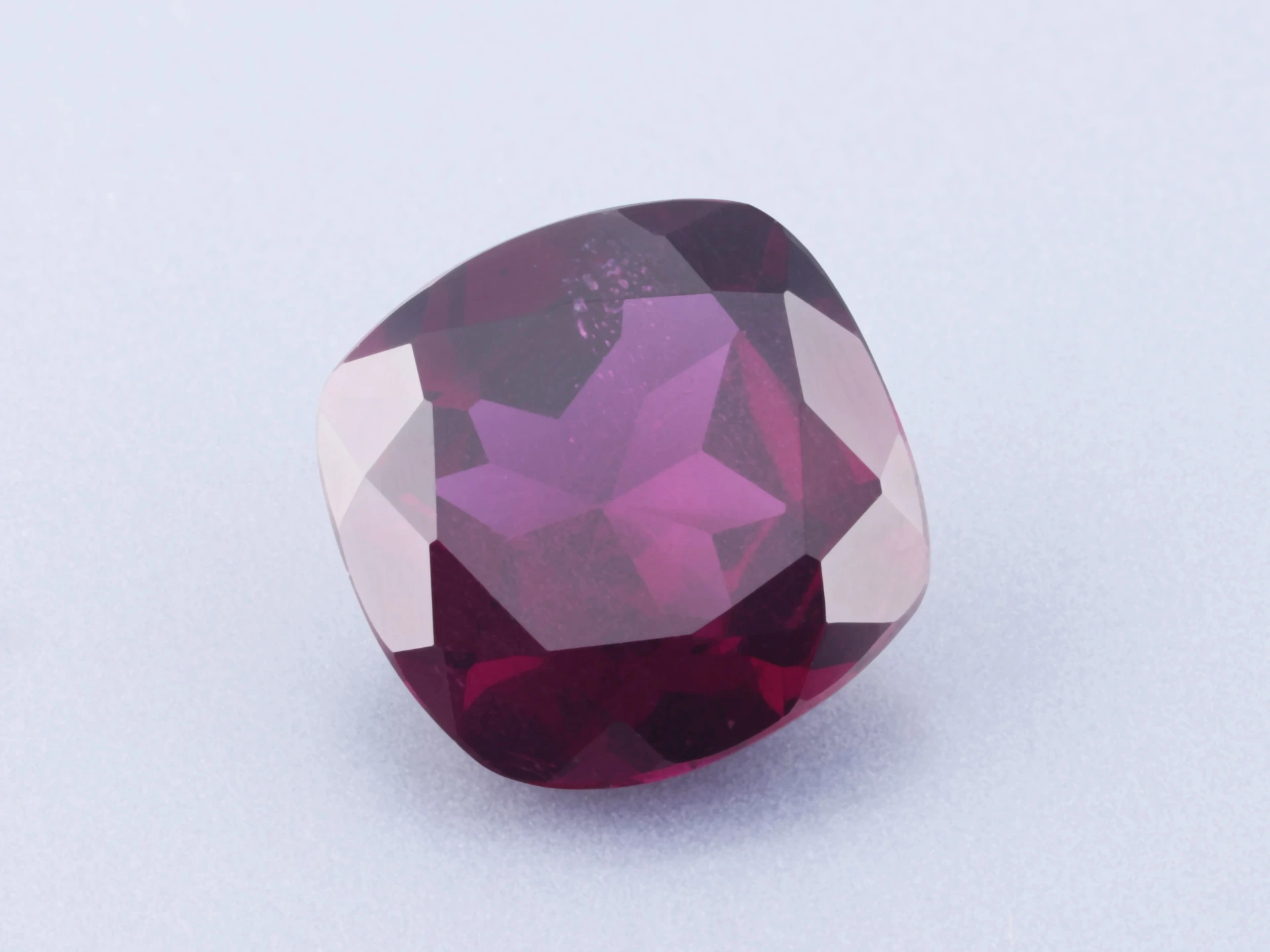 [GRAB0900X24] Rhodolite Garnet 9.00mm Square Cushion