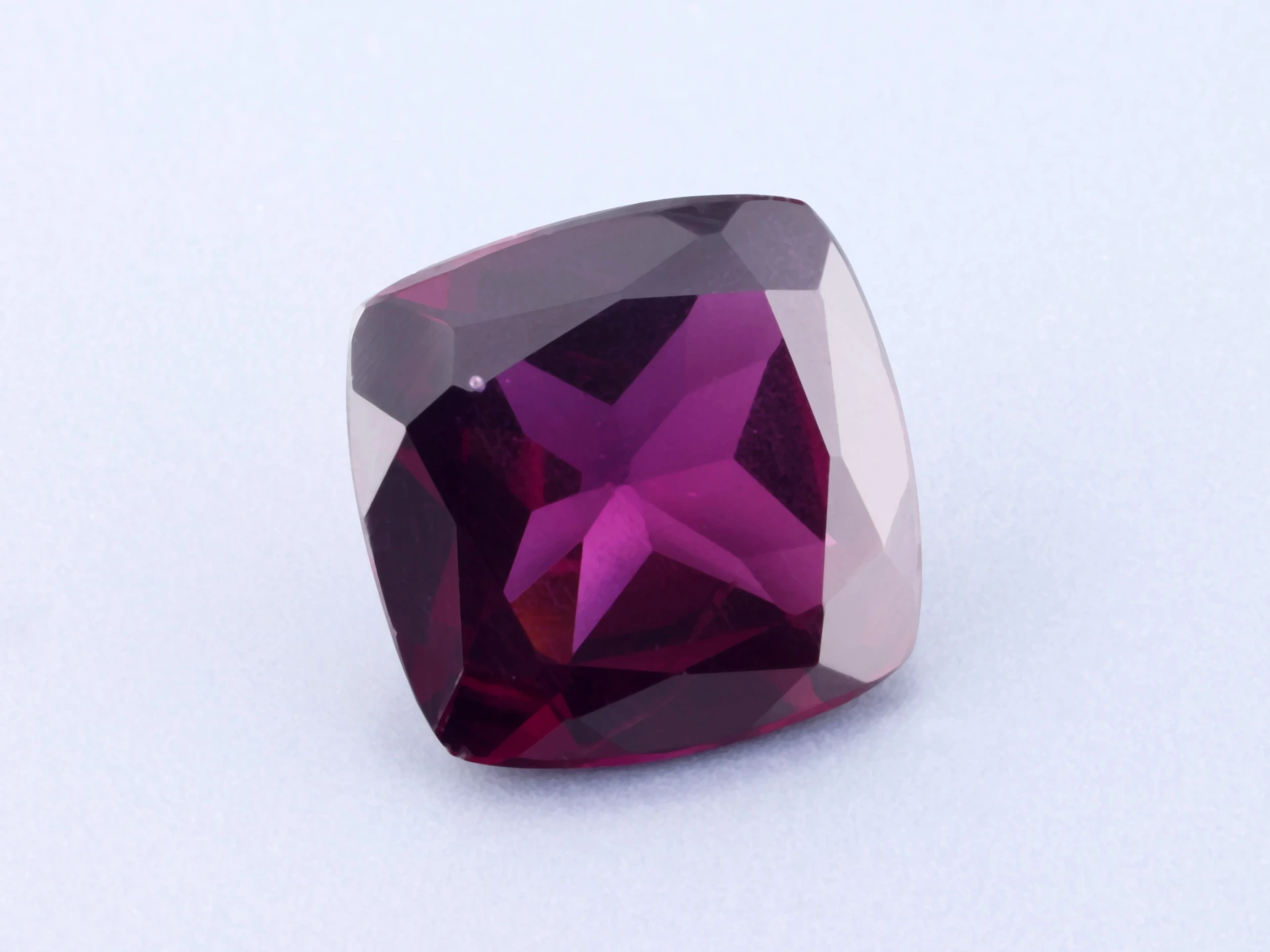 [GRAB0900X25] Rhodolite Garnet 9.00mm Square Cushion