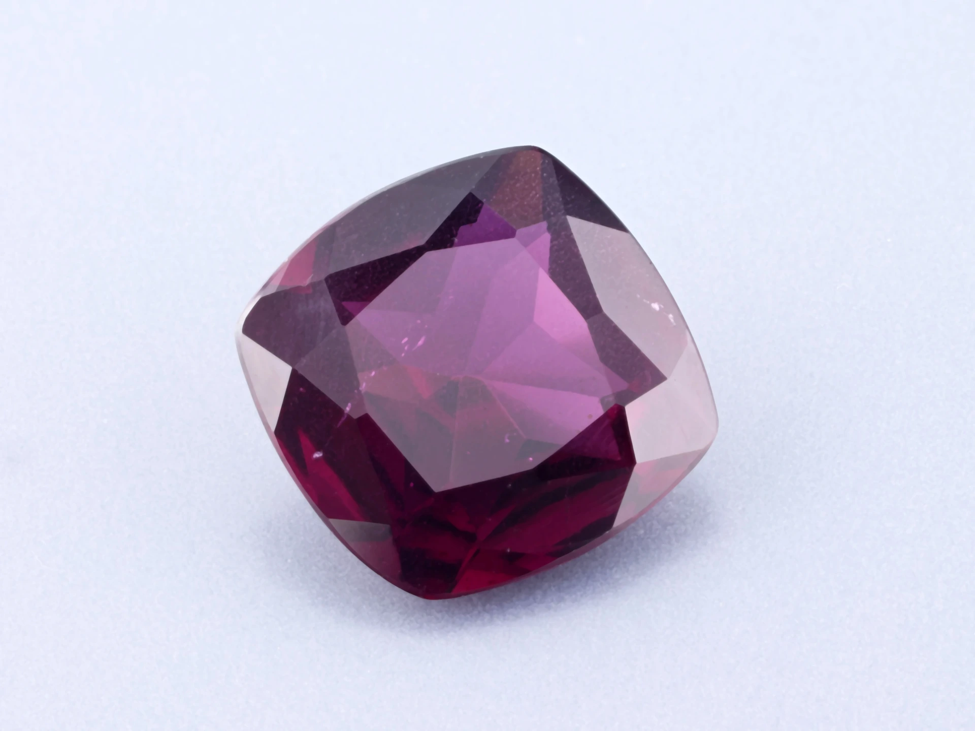 [GRAB0900X26] Rhodolite Garnet 9.00mm Square Cushion