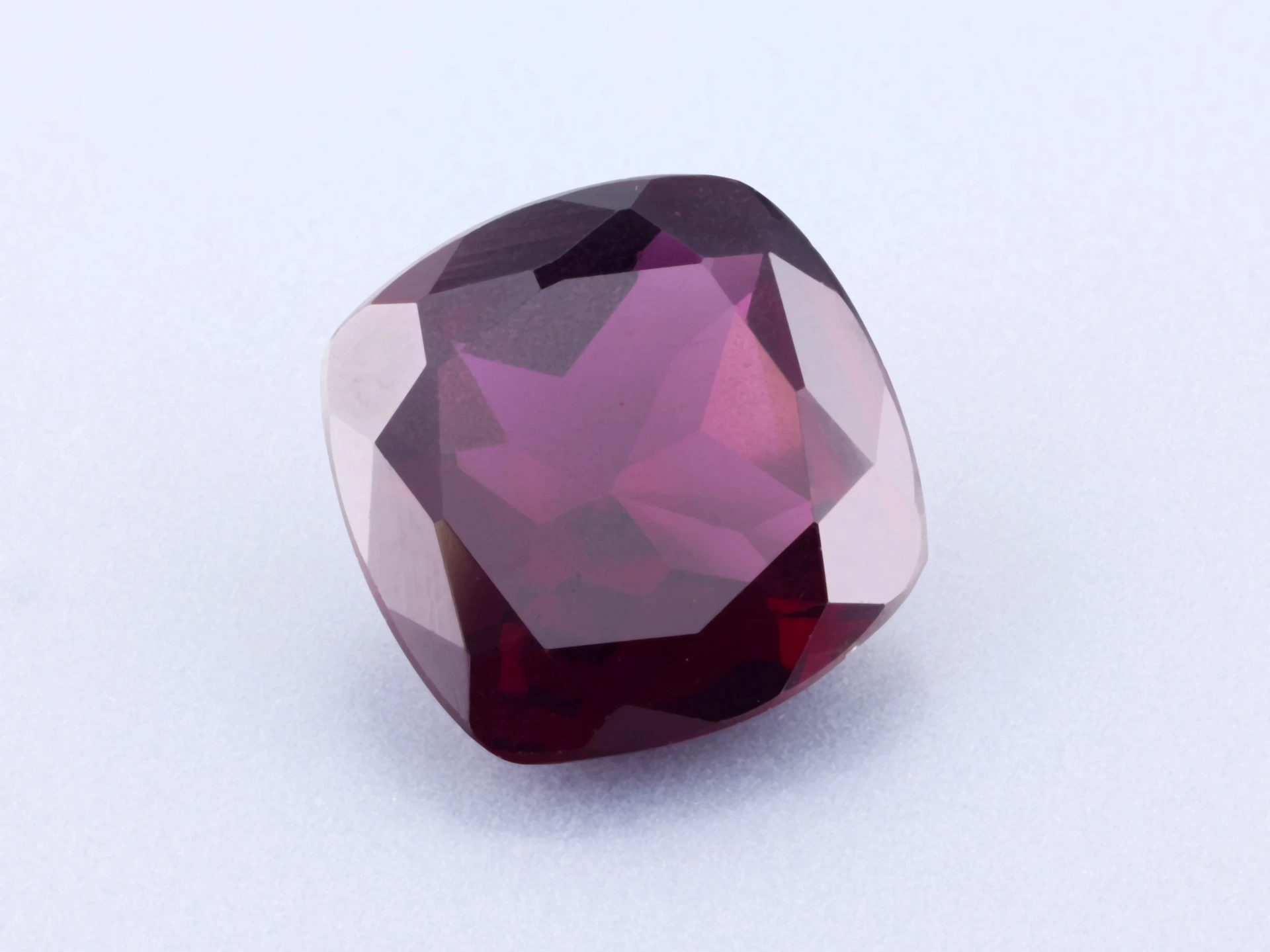 [GRAB0900X27] Rhodolite Garnet 9.00mm Square Cushion