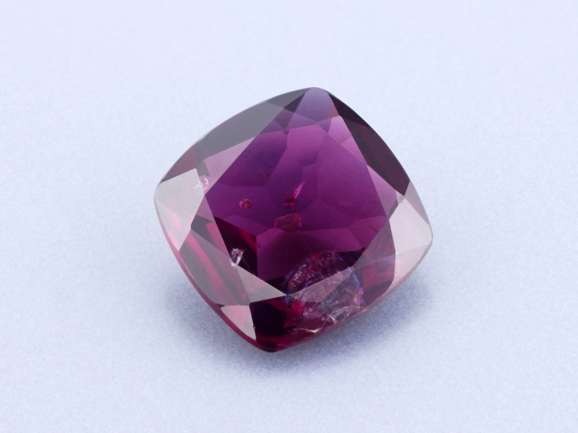 [GRAB0900X28] Rhodolite Garnet 9.00mm Square Cushion
