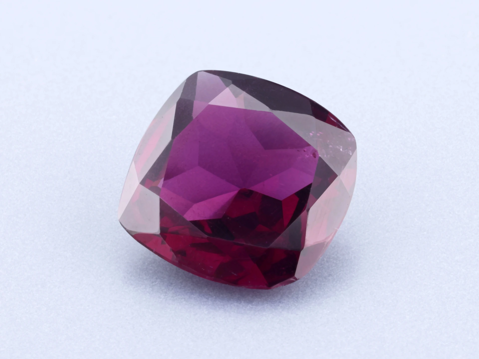 [GRAB0900X29] Rhodolite Garnet 9.00mm Square Cushion