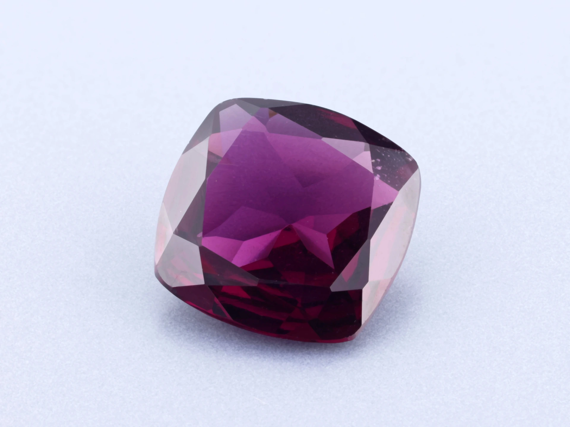 [GRAB0900X30] Rhodolite Garnet 9.00mm Square Cushion