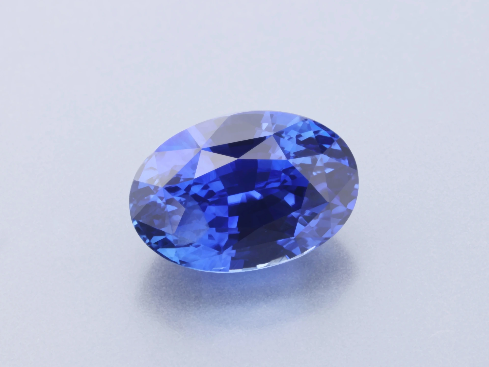 [SCVB0906X3] Ceylon Sapphire 8.76 x 5.96 x 5.17mm Oval Royal Blue