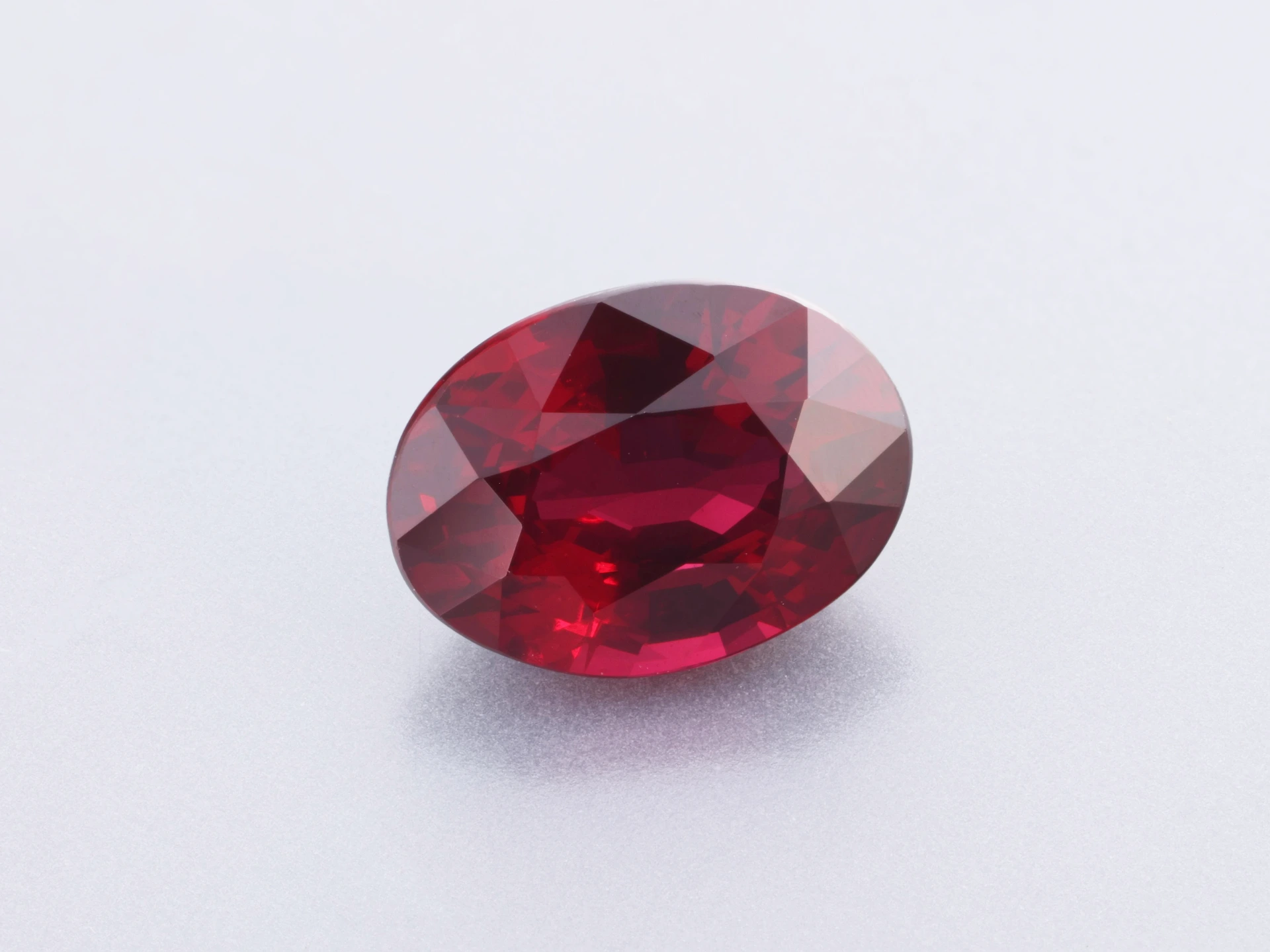 [RRVB0705X10] Ruby 6.9 x 5 x 3.4mm Oval Dark Red Mozambique
