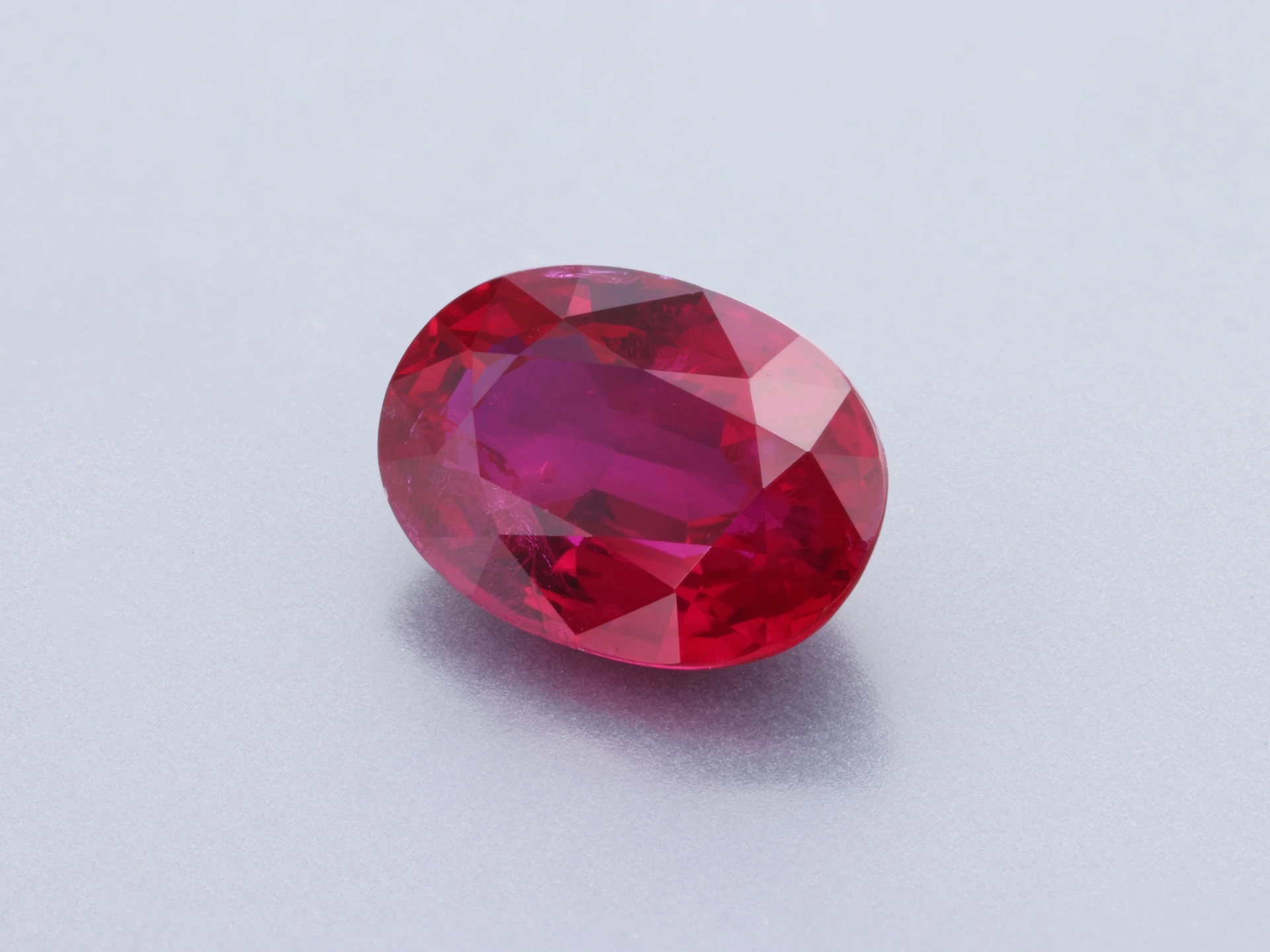 [RRVB0705X11] Ruby 7.00 x 5.00 x 3.10mm Oval Dark Red Mozambique