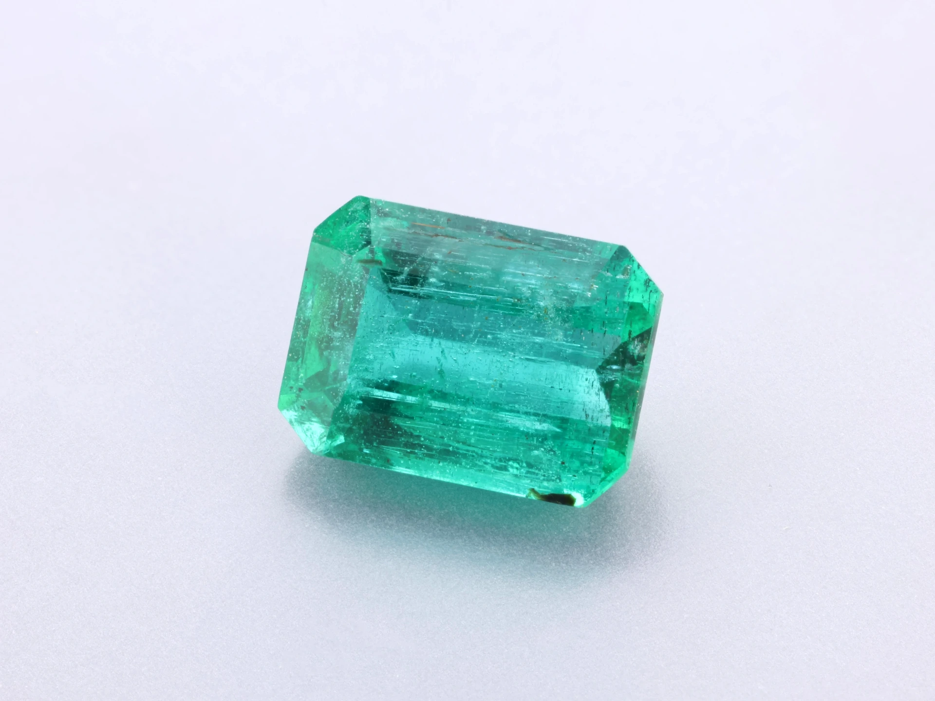 [BEOS0705X1] Zambian Emerald 6.9 x 5 x 3.8mm Emerald Cut