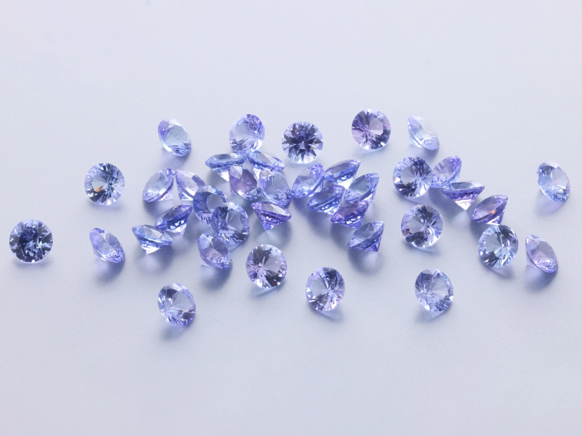 Tanzanite 2.25mm Round Diamond Cut