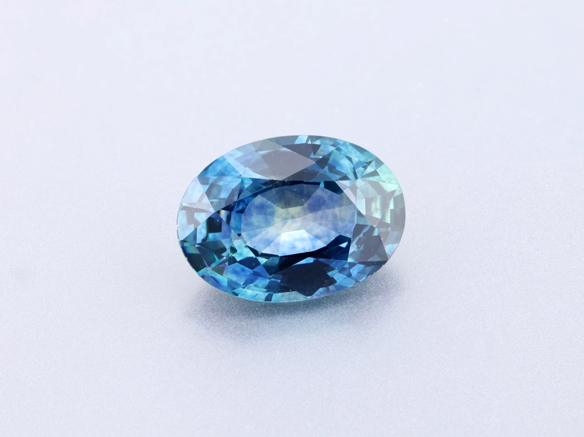[SMVB0705X47] Montana Sapphire 7.12 x 5.13 x 3.29mm Oval Teal