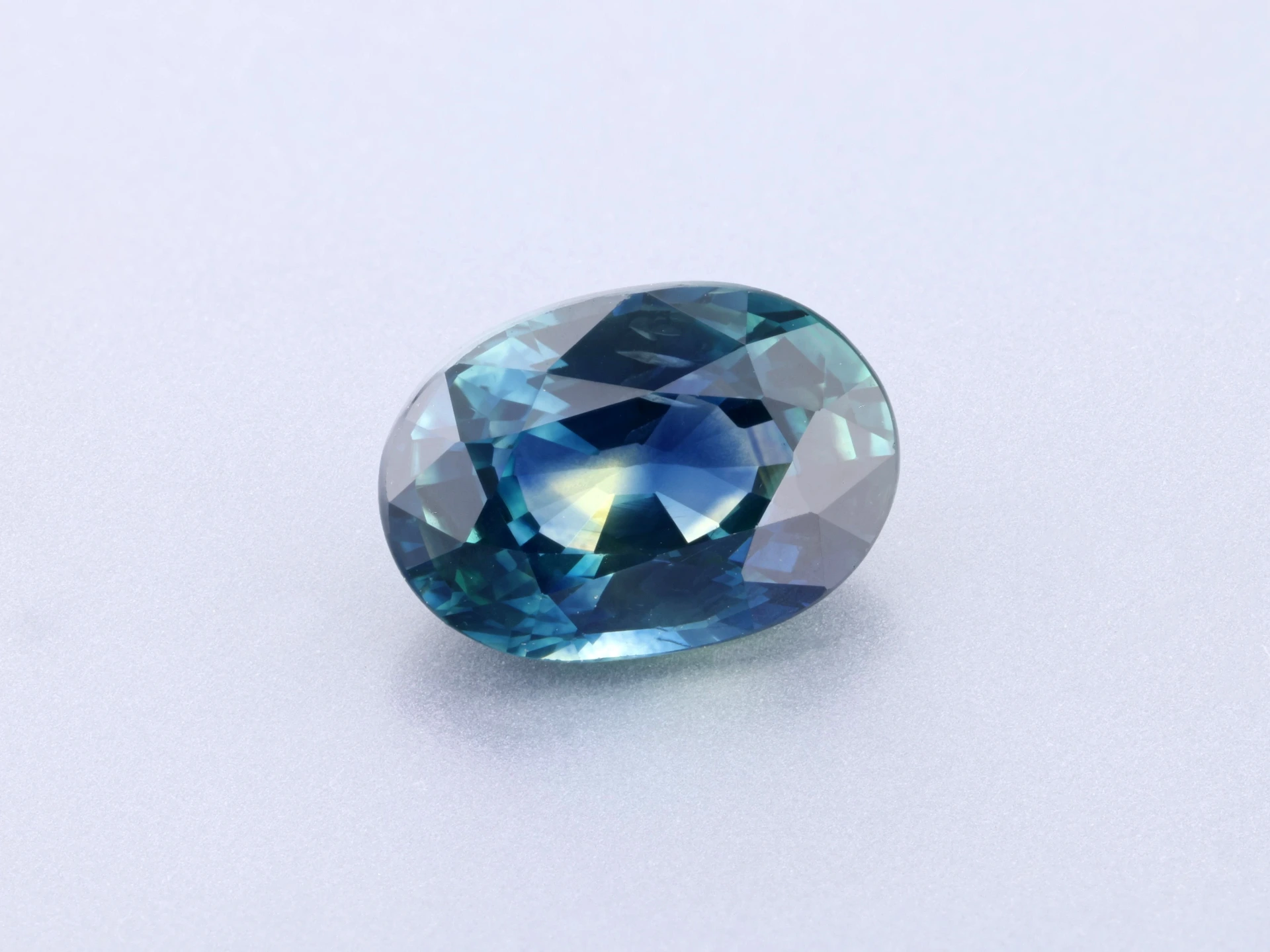 [SMVB0705X48] Montana Sapphire 7.22 x 5.09 x 3.50mm Oval Teal